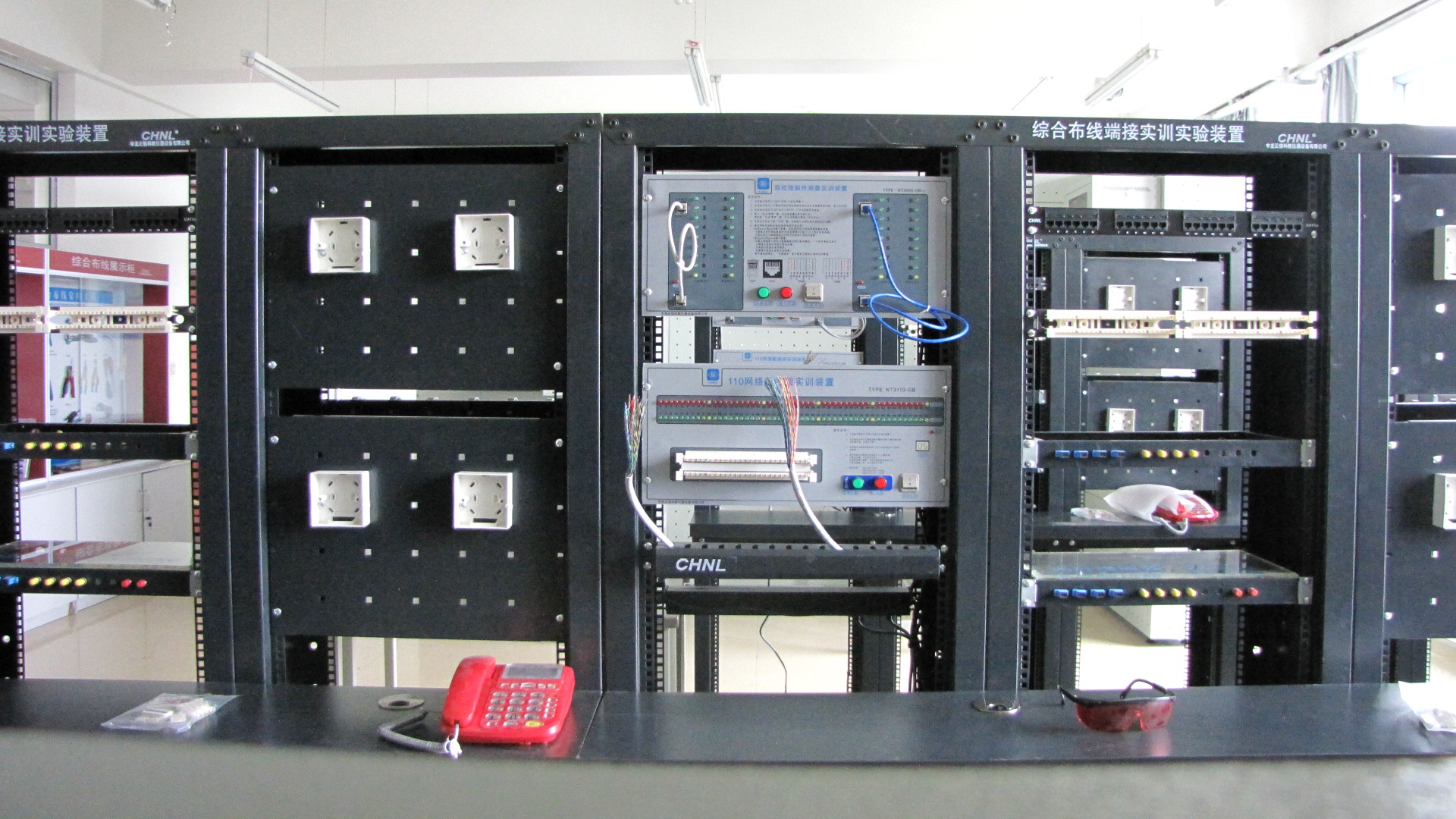 網(wǎng)絡(luò)綜合布線實訓(xùn)室 網(wǎng)絡(luò)工程專業(yè)實踐教學(xué)的堅實基地